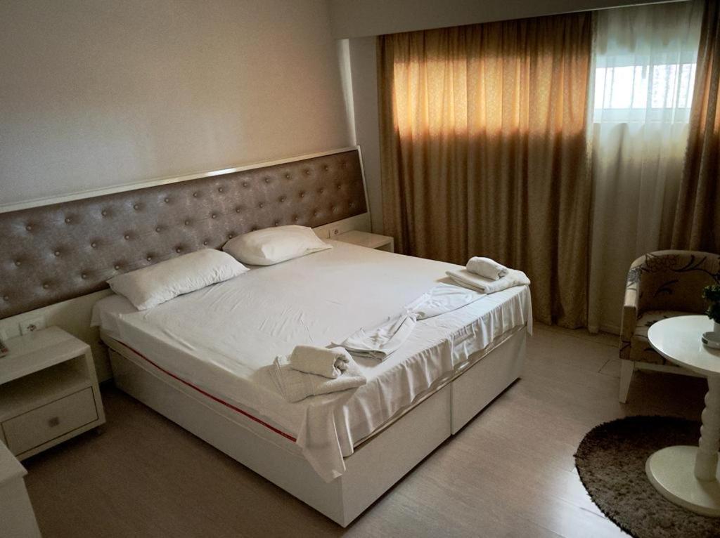 Select City Center Hotel Tirana Eksteriør billede