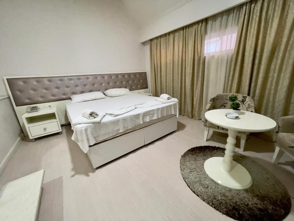 Select City Center Hotel Tirana Eksteriør billede
